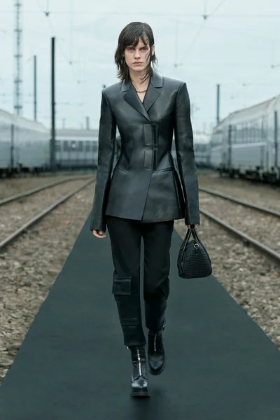 Look 35